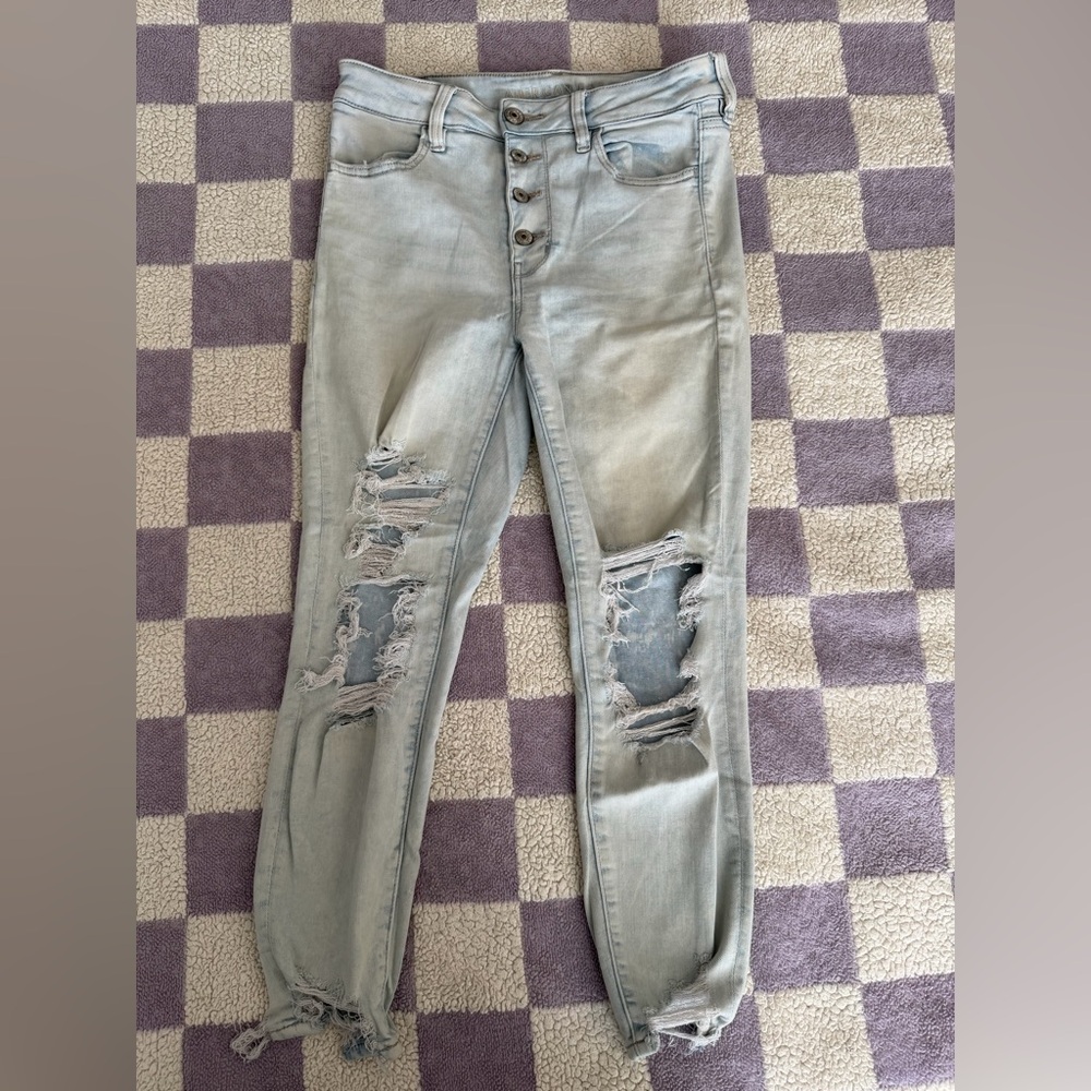 AE Women’s Distressed Light Wash Jeans